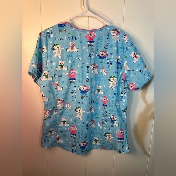 Scrub Star Winter Themed Women’s Scrub Top Size Medium - Picture 4 of 9